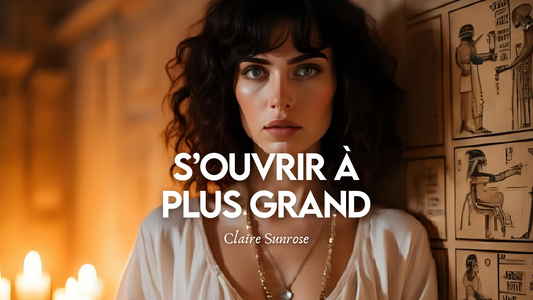 Femme vêtue de blanc se tenant dans un temple éclairé à la bougie, entourée de murs ornés de hiéroglyphes, illustrant le soin spirituel « S’ouvrir à plus grand » de Claire Sunrose, symbole d’éveil et d’expansion intérieure.