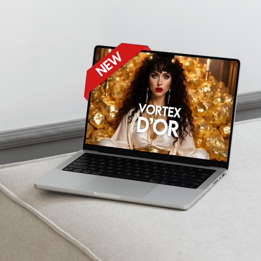 Ordinateur portable affichant la couverture du soin « Vortex d’Or » de Claire Sunrose, représentant une femme vêtue de blanc et d’or assise devant des pierres dorées et des chandelles, avec un ruban rouge indiquant « NEW » en haut à gauche de l’écran.